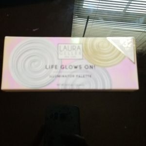 Laura Geller Life Glows On! Illuminator palette
